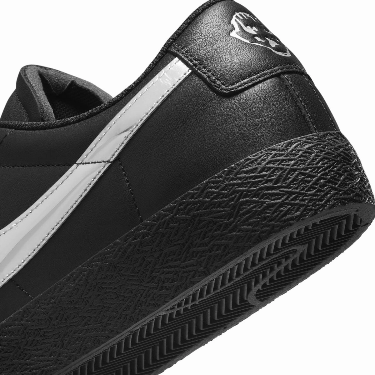 '  Dancer Skateboards SB Zoom Blazer Low 'Black Metallic Silver' Nike Kobe Shoes