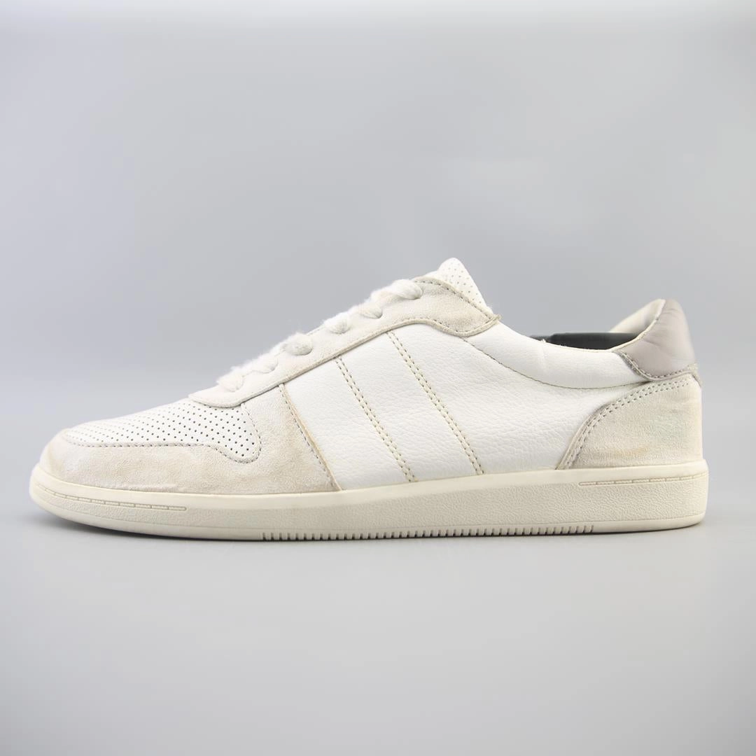 A NEWDAY . Casual Attire With Rubber Shoes