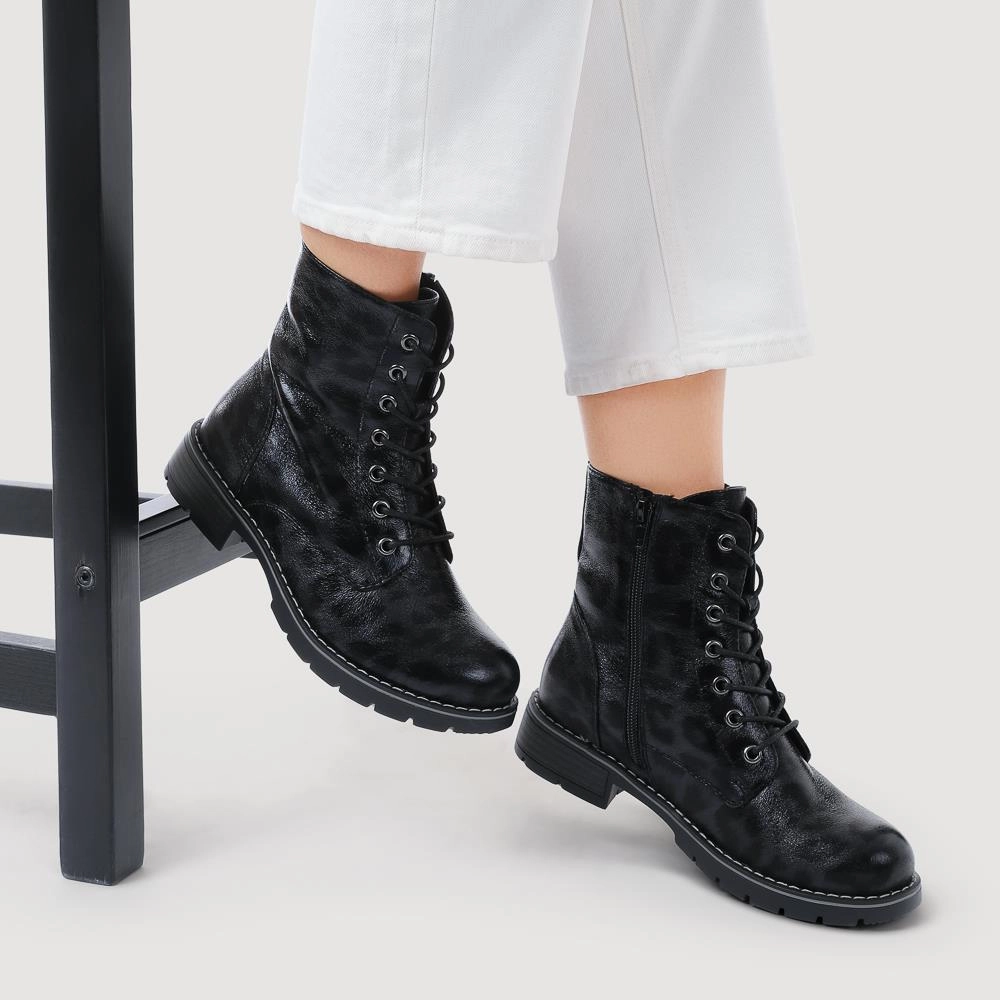 Stacked Heel Combat Boots Chunky Lace-Up Ankle Boots - WBINS32015 / 318 884 - Black Leopard