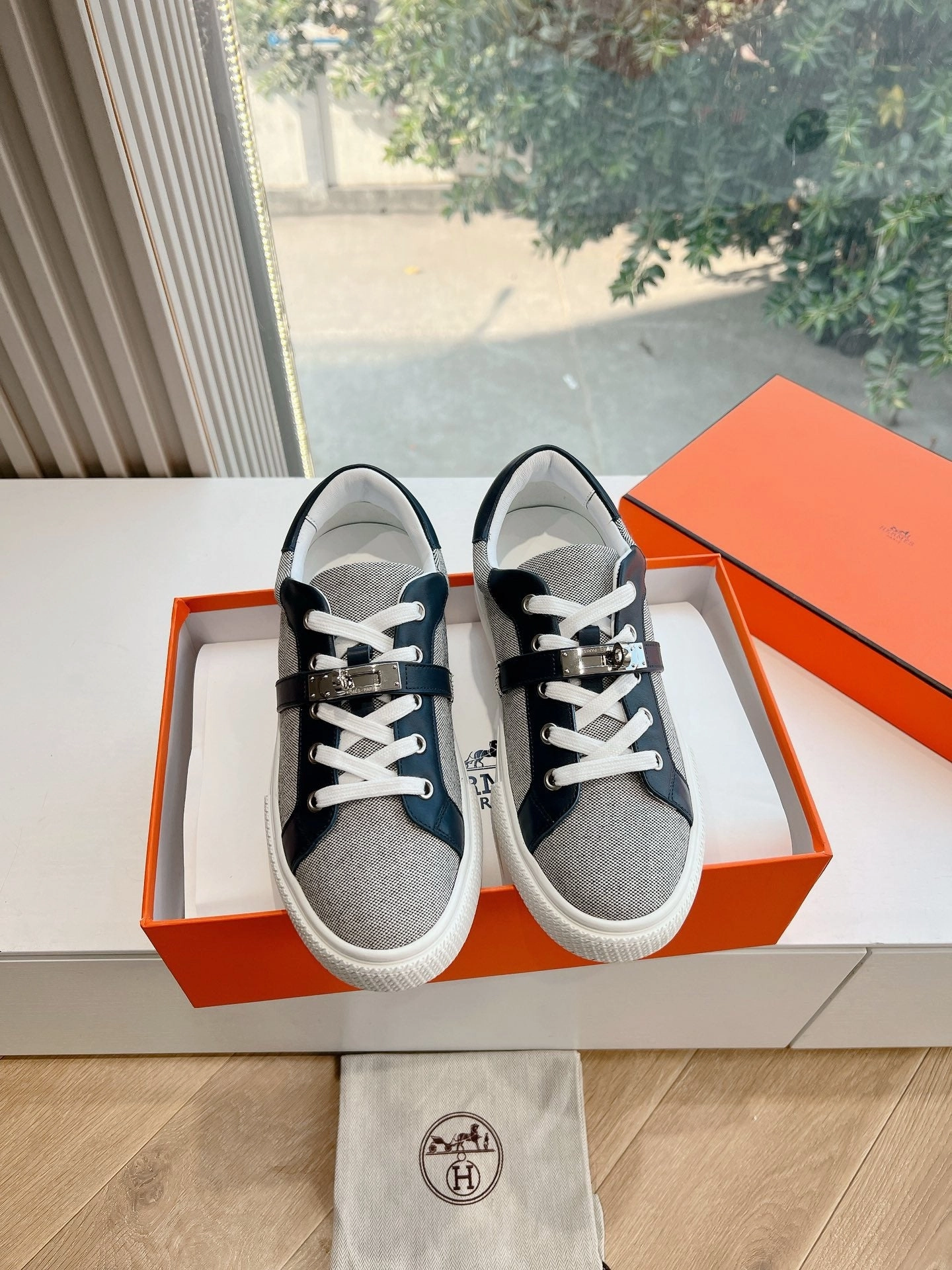 SE1560 Hermes Day Sneaker / Size5-10 Pakistani Flat Shoes