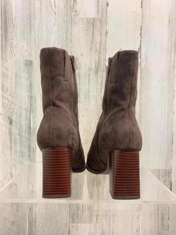 Shoes For Casual Friday PRE-OWNED BROWN Size 6 Shoes/BROWN SUEDE BOOTIES. CHUNKY HEEL & POINTED TOE. ZIP