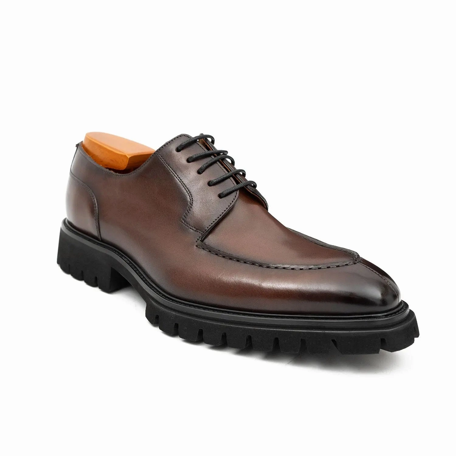 Casual Shoes To Wear With A Dress Men's Classic Brown Derby Leather Shoes with Lug Sole