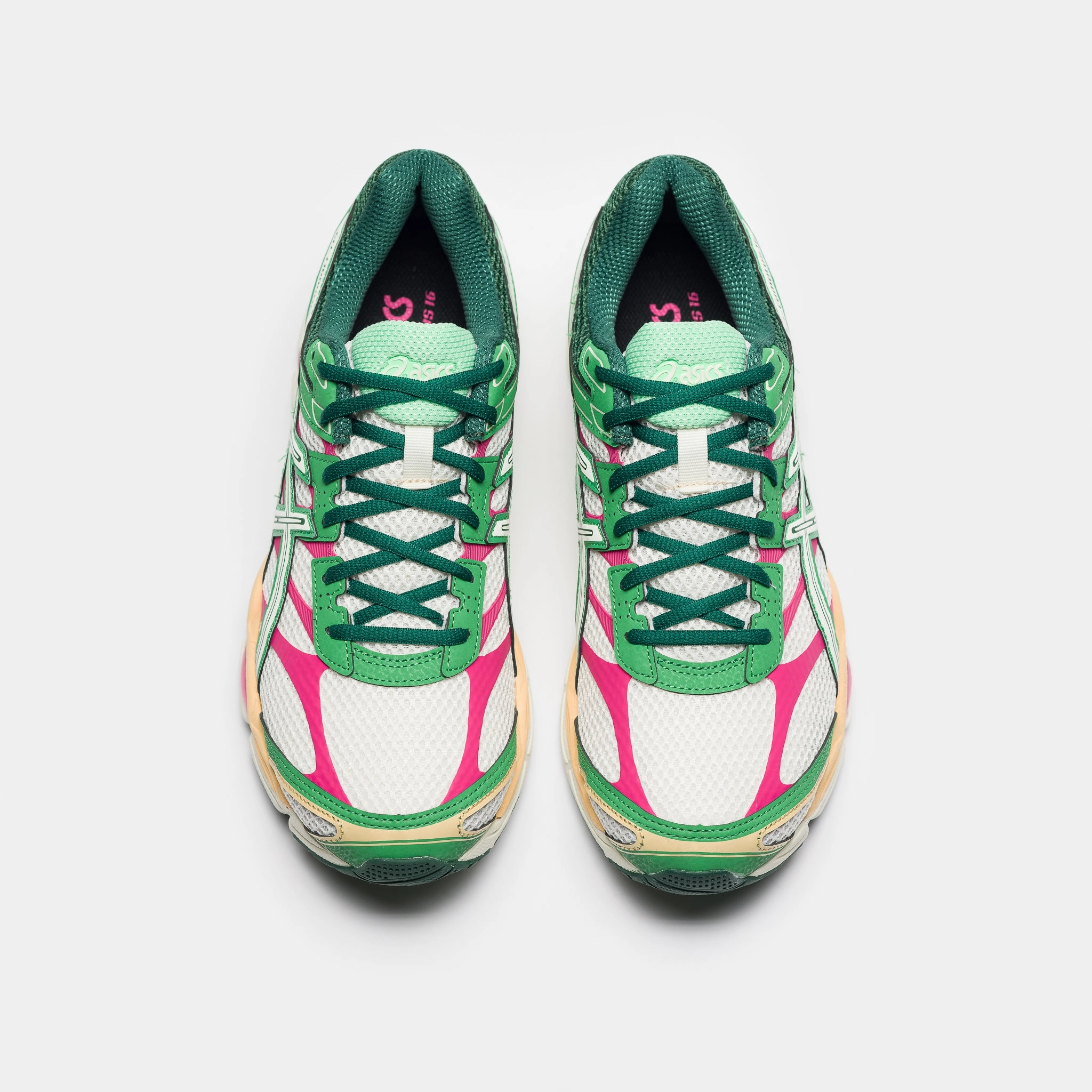 Asics Gel Nimbus 16 Lite Show Running Shoe Gel-Cumulus Sneaker in Cream/Ivory