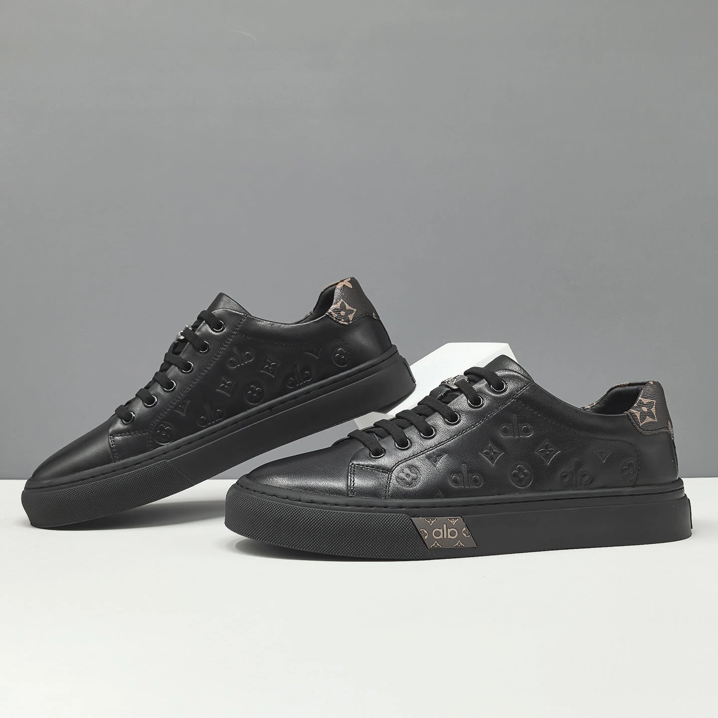 Running Shoes Good For Flat Feet Men's Fashion Embossed Leather Flat Casual Shoes