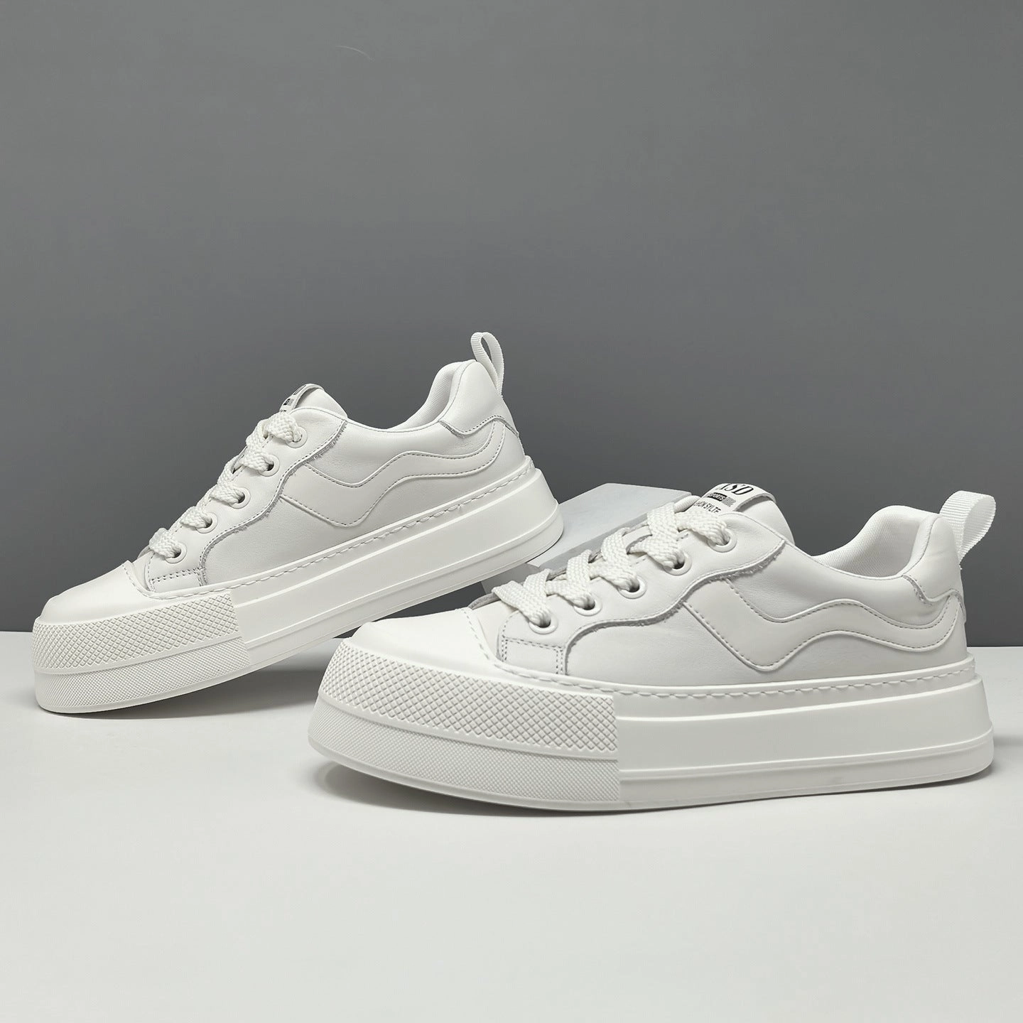 Flat Soled Walking Shoes Men's Fashion Quilted Leather Flat Casual Sneakers