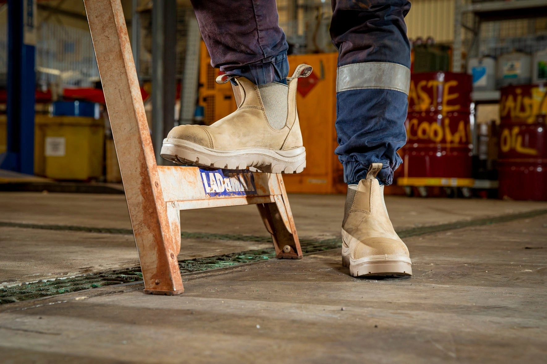 Steel Toe Oil Resistant Work Boots Steel Blue Hobart Scuff SAND