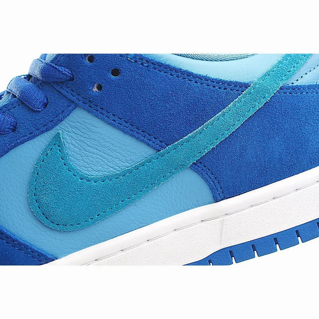 Nike Low Basketball Shoes Nike SB Dunk Low "Blue Raspberry"