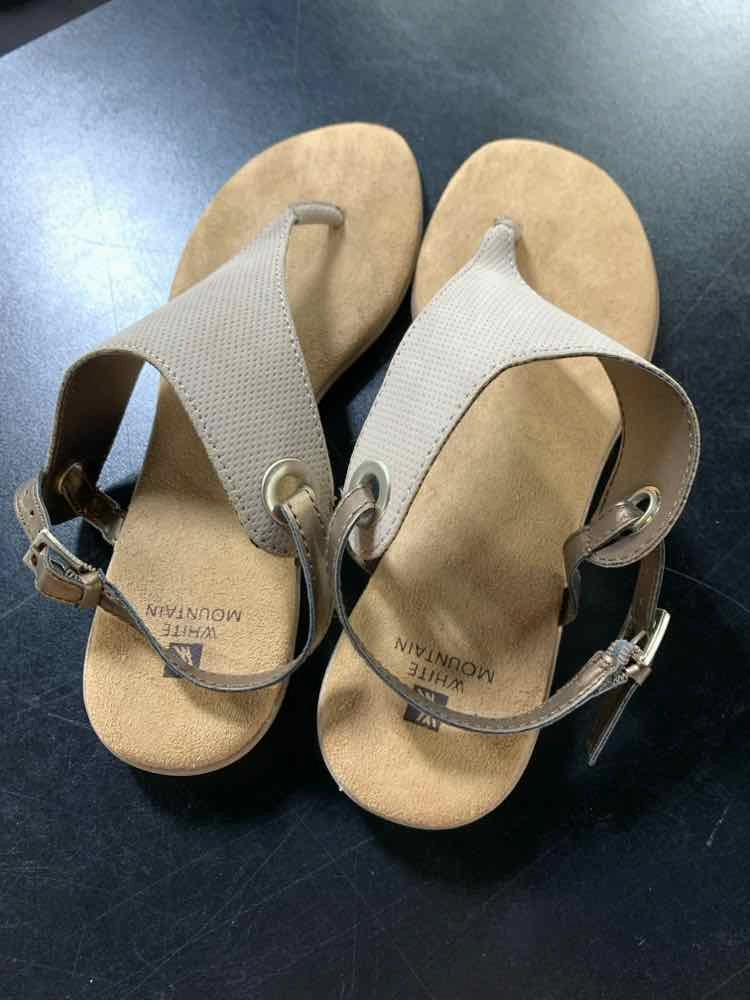 NWT WHITE MOUNTAIN SHOES Shoe Size 9.5 Tan Shoes Casual Shoes On Jeans