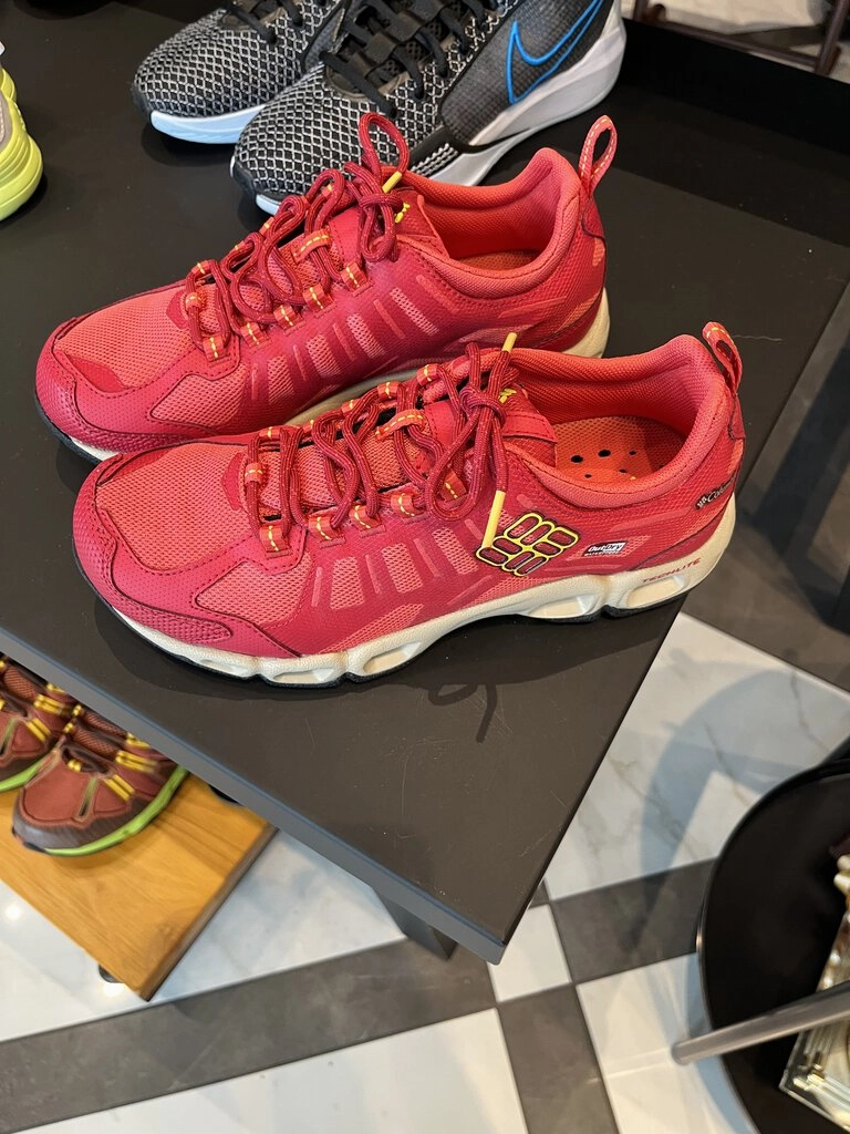 (8.5) NWT "Ventfreak Outdry" Hiking Shoes Suede Hiking Shoes