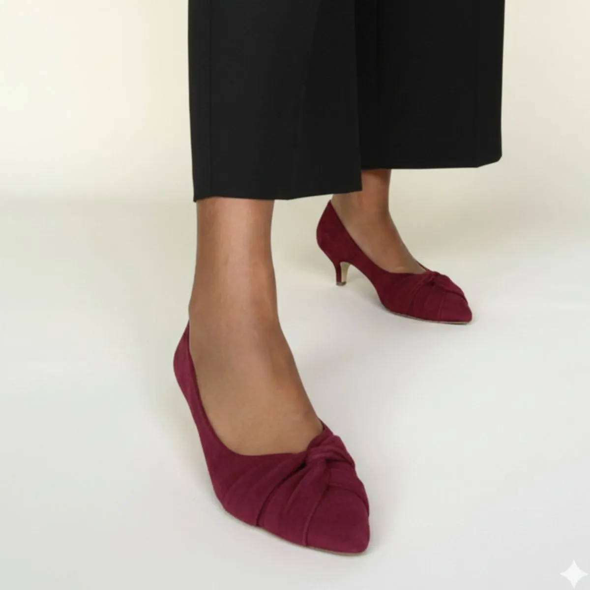 High Heel Run Tandi Extra-Wide Fit Kitten Heels - Burgundy Suede