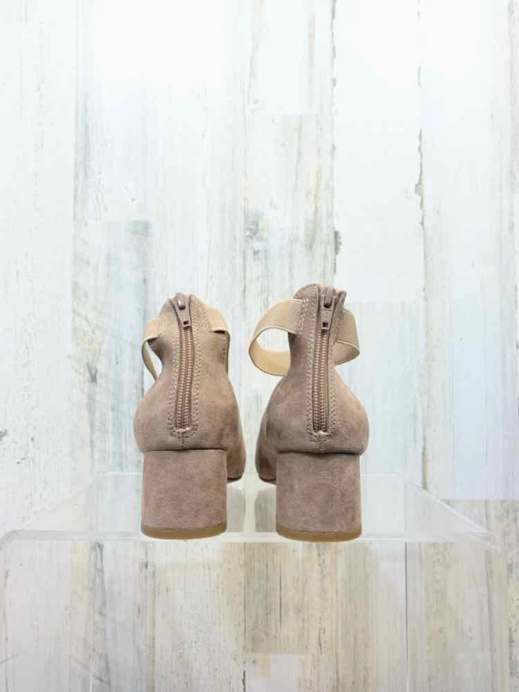 PRE-OWNED WHITE MOUNTAIN SHOES Taupe 7.5 INCHES TALL Shoes Balance Festival Casual Shoes