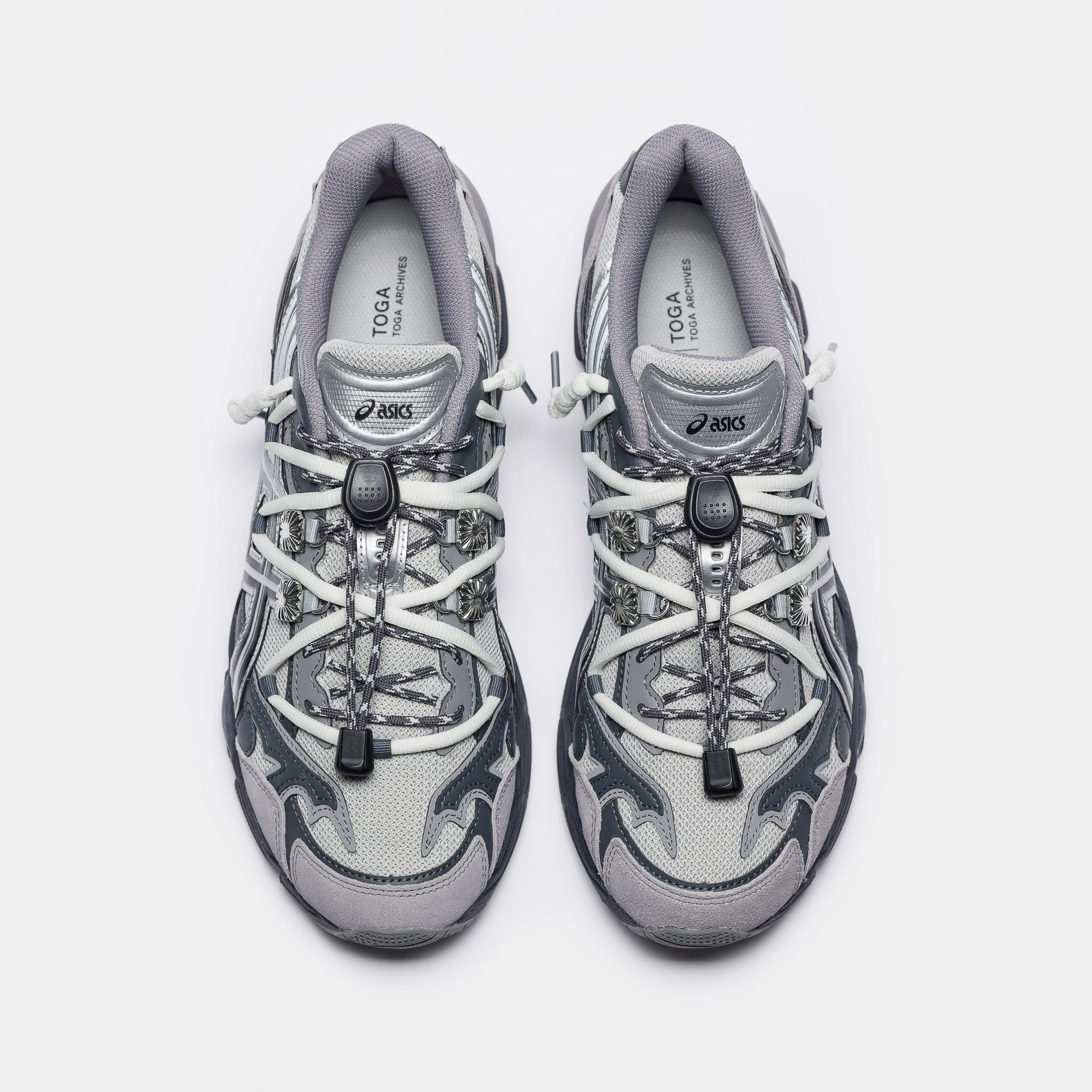 Toga Gel-Cumulus 16 TG Sneaker in Grey/Black Pure Silver Pickleball Shoes Asics