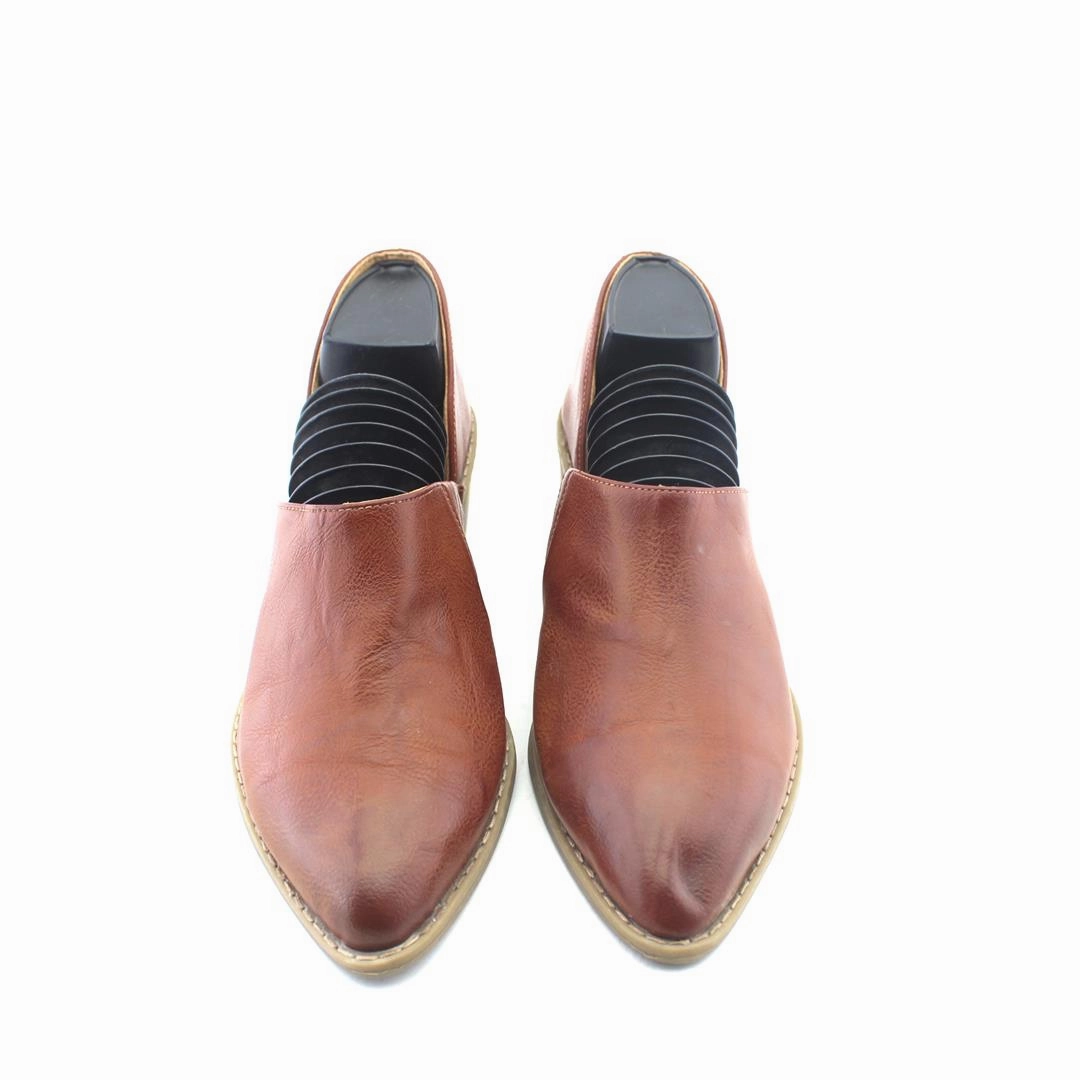 Knee Heels UNIVERSAL THREAD .