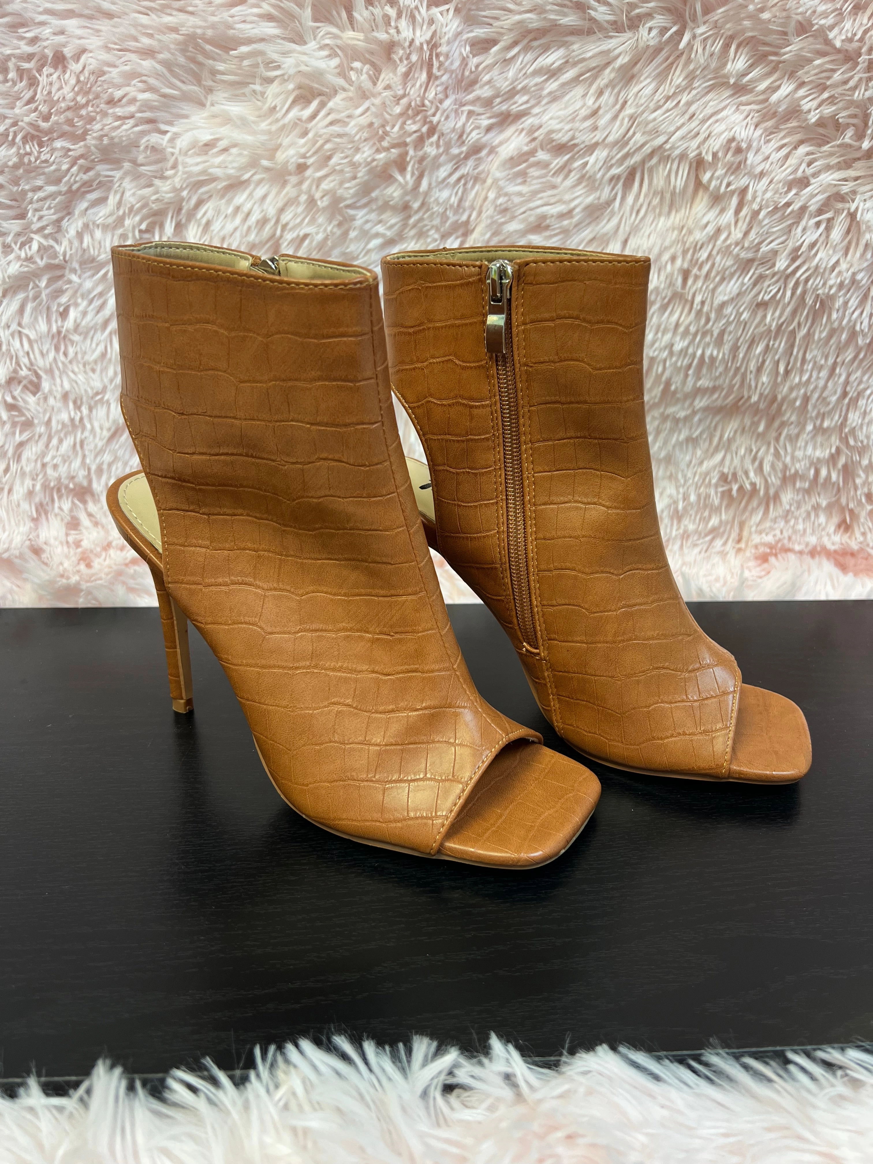 VICTORIA-15 Camel High Heel Trampling