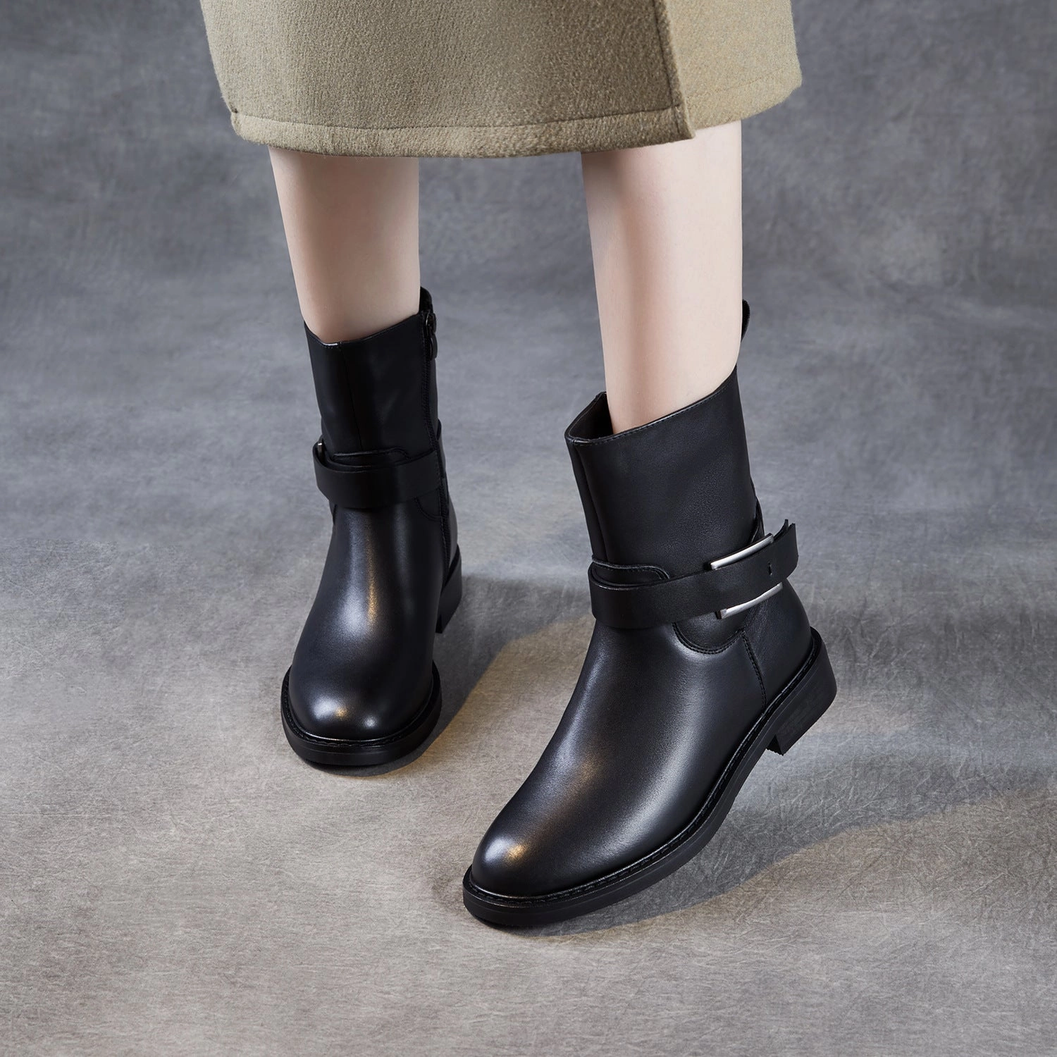 Women's Minimalist Leather Winter Furred Boots Combat Boots With Knife Holster