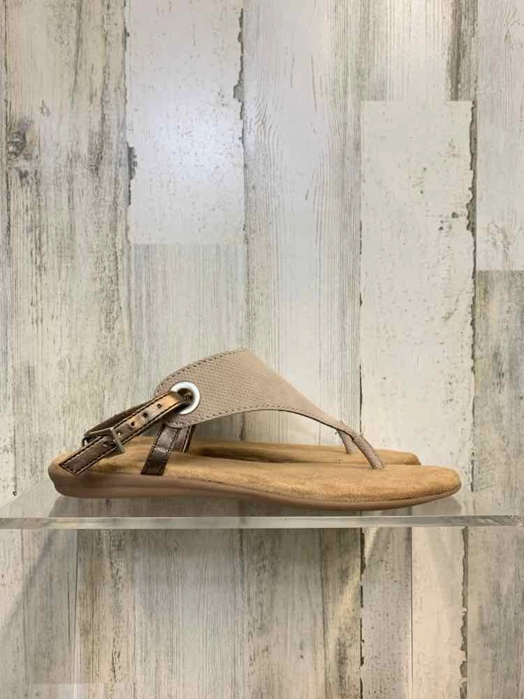 Casual Canvas Slip On Shoes NWT WHITE MOUNTAIN SHOES Shoe Size 8.5 Tan Shoes